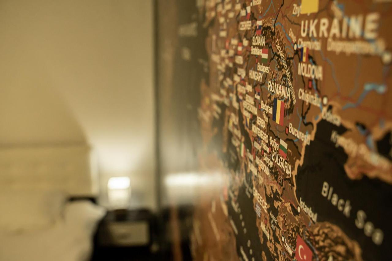 Studio Six Continents Петрошани Экстерьер фото