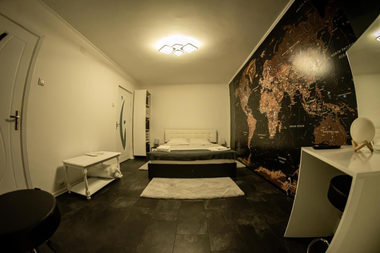 Studio Six Continents Петрошани Экстерьер фото
