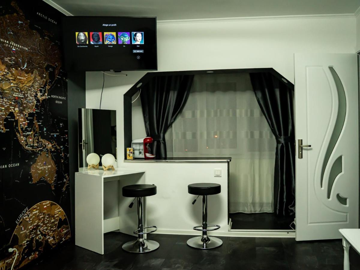 Studio Six Continents Петрошани Экстерьер фото